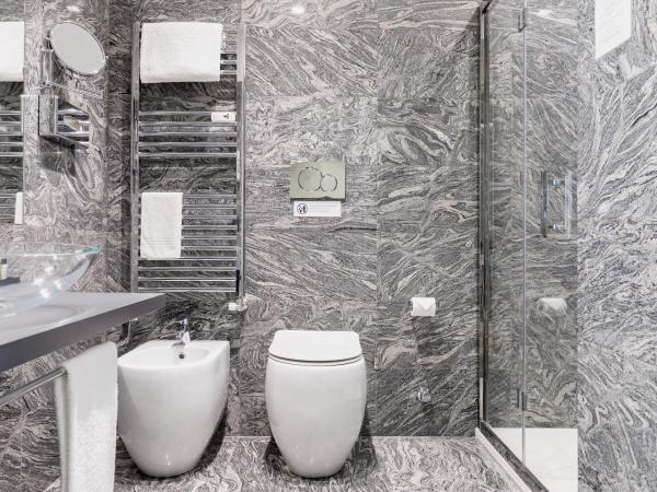 Aiello Rooms - San Babila : photo 8 de la chambre chambre double supérieure