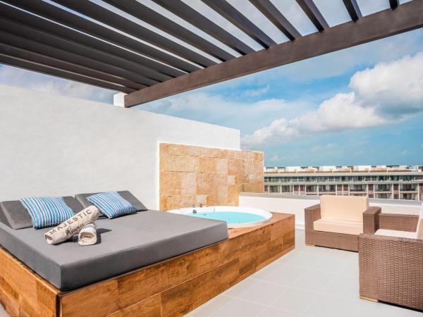 Majestic Elegance Costa Mujeres - All Inclusive : photo 5 de la chambre suite avec fenêtre de toit et jacuzzi extérieur (réservée aux adultes de 18 ans et plus) - connexion wi-fi gratuite