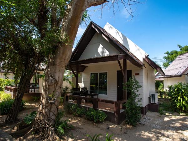 Southern Lanta Resort : photo 1 de la chambre bungalow familial