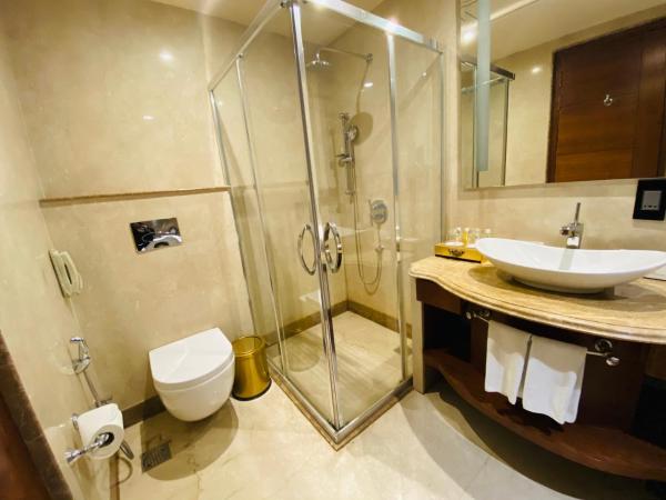 Seven Seas Hotel : photo 10 de la chambre chambre lit king-size