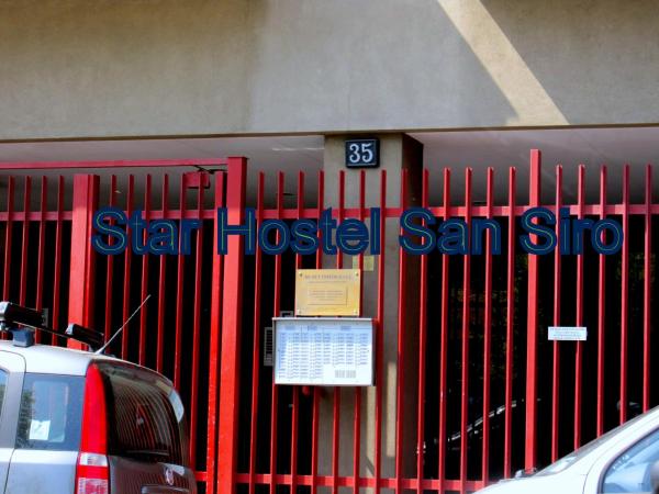 Star Hostel San Siro Fiera : photo 6 de la chambre chambre simple avec salle de bains communes et vue sur jardin