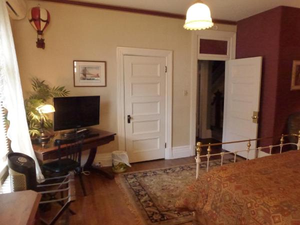 Auberge King Edward Bed and Breakfast : photo 3 de la chambre chambre lit queen-size avec balcon