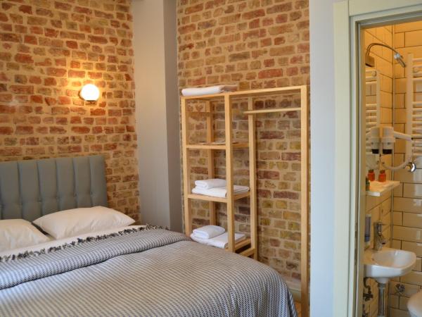 Benan Apartment : photo 5 de la chambre chambre double avec salle de bains privative