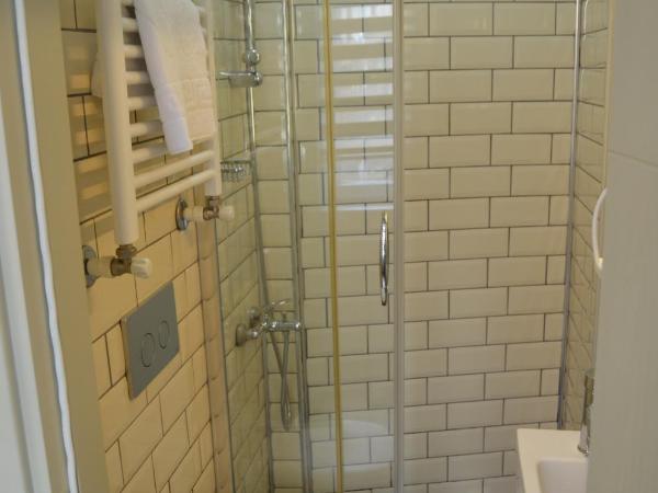 Benan Apartment : photo 2 de la chambre chambre simple avec salle de bains privative