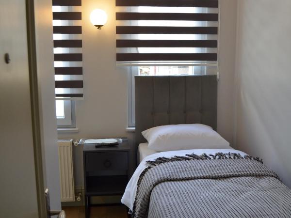 Benan Apartment : photo 1 de la chambre chambre simple avec salle de bains privative