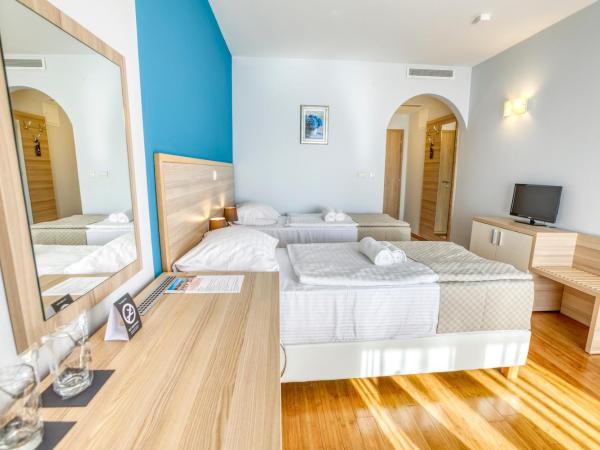 Hotel Villa MiraMar : photo 9 de la chambre chambre double deluxe - vue latérale sur mer