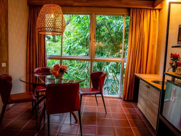 Sino House Phuket Hotel - SHA Plus : photo 2 de la chambre suite