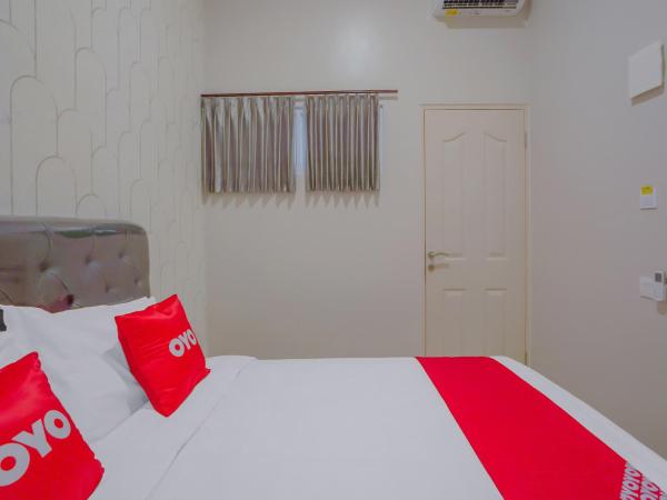 Super OYO Capital O 90336 Olive Guest House : photo 3 de la chambre chambre double deluxe