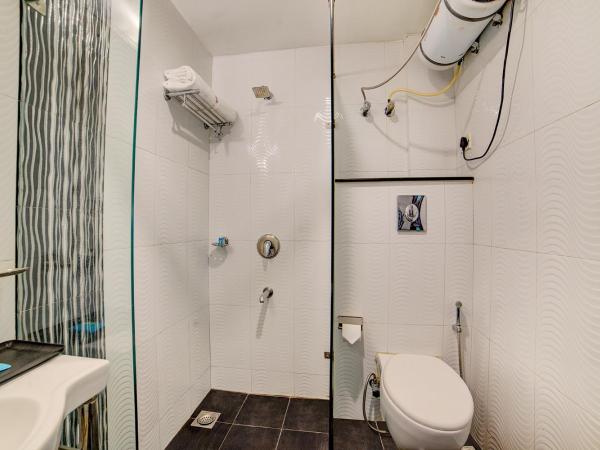 FabHotel Exotica Greenpark : photo 4 de la chambre chambre lit queen-size deluxe