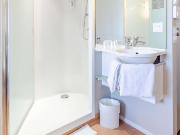 ibis budget Basel City : photo 4 de la chambre chambre pour personnes à mobilité réduite (2 adultes) 