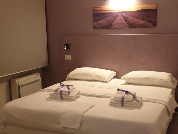 Bergamo City - Self Check-in : photo 3 de la chambre chambre double standard avec salle de bains commune