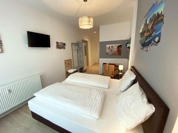 Kangarooms - Schlachte Weserpromenade : photo 4 de la chambre chambre double avec lit d'appoint