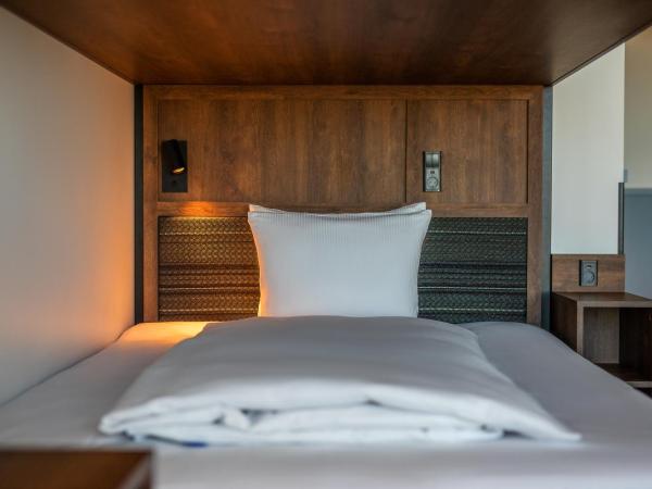 Comfort Hotel Copenhagen Airport : photo 2 de la chambre chambre très spacieuse avec lits multiples