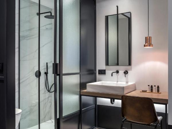 Niki Athens Hotel : photo 1 de la chambre petite chambre double avec balcon privé