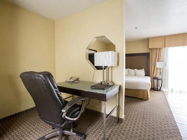 Hotel Silver Lake : photo 4 de la chambre chambre lit king-size avec baignoire spa