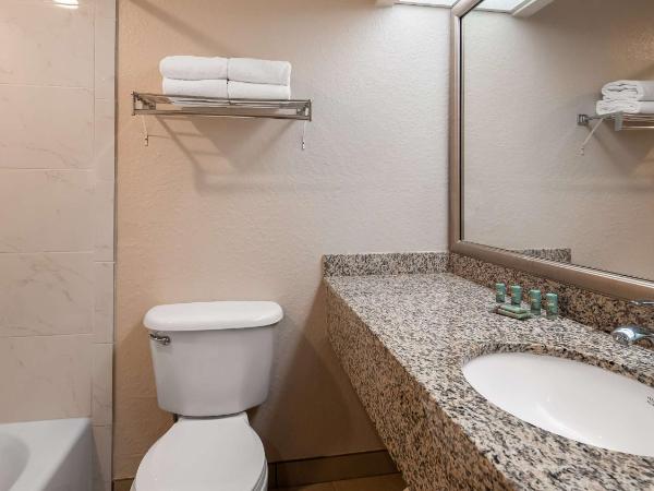 Best Western Tampa : photo 3 de la chambre suite lit king-size avec 2 lits doubles