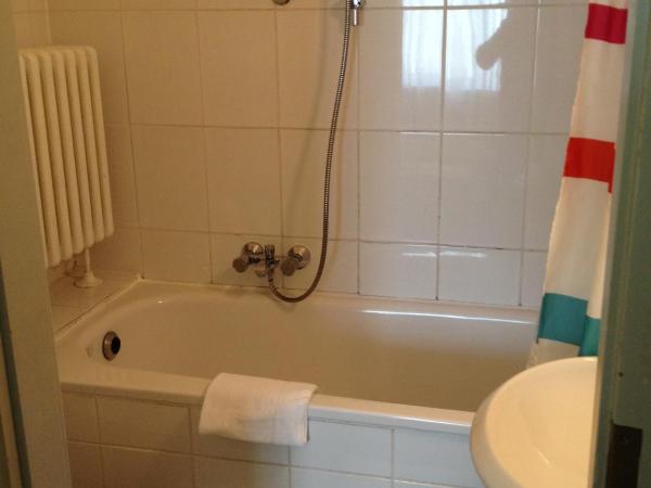 Domo Hotel Mondial : photo 4 de la chambre chambre quadruple