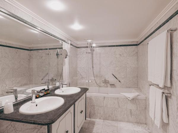 Hotel Manos Premier : photo 4 de la chambre suite