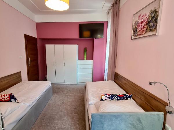 Hostel Moderna Rest : photo 5 de la chambre chambre double avec terrasse