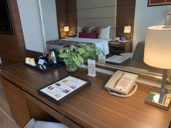 Jaypee Vasant Continental : photo 9 de la chambre executive double room with complimentary one way airport transfer, with 10% discount on food and soft beverages (not on in room dining )