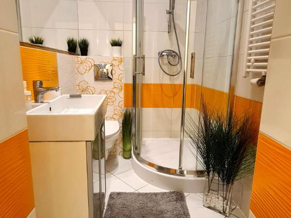 Hostel Moderna Rest : photo 2 de la chambre chambre double avec terrasse