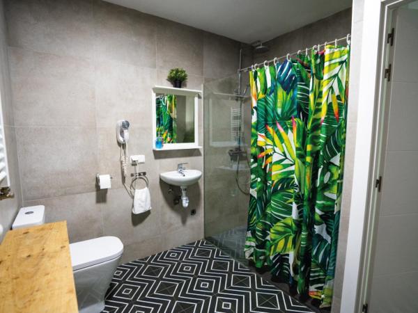 Off Beat Guesthouse - Self-check-in - Sleep Conscious : photo 2 de la chambre chambre lits jumeaux avec salle de bains commune