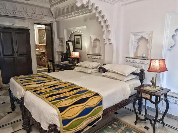 Amet Haveli - A Heritage Hotel Udaipur : photo 5 de la chambre hébergement super deluxe - vue sur lac