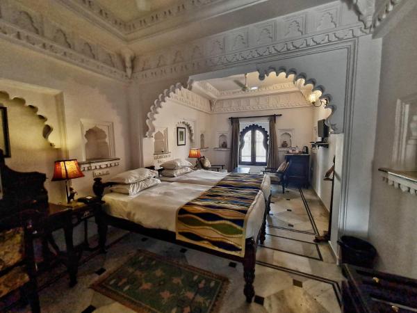 Amet Haveli - A Heritage Hotel Udaipur : photo 6 de la chambre hébergement super deluxe - vue sur lac