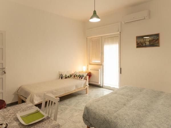 Archita Guest House : photo 3 de la chambre chambre double deluxe avec lit d'appoint