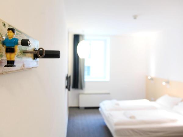 Maverick City Lodge : photo 7 de la chambre chambre double avec salle de bains privative