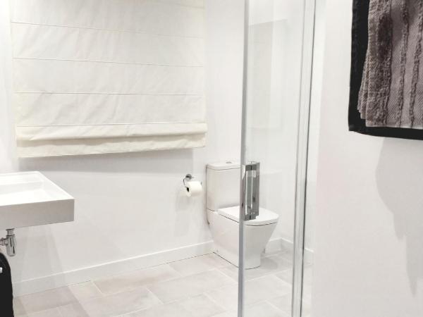 COLLECTION CITY - Bed & Breakfast, Alicante Center I Cocina & Amplia Terraza - Jardín : photo 4 de la chambre chambre lits jumeaux avec salle de bains