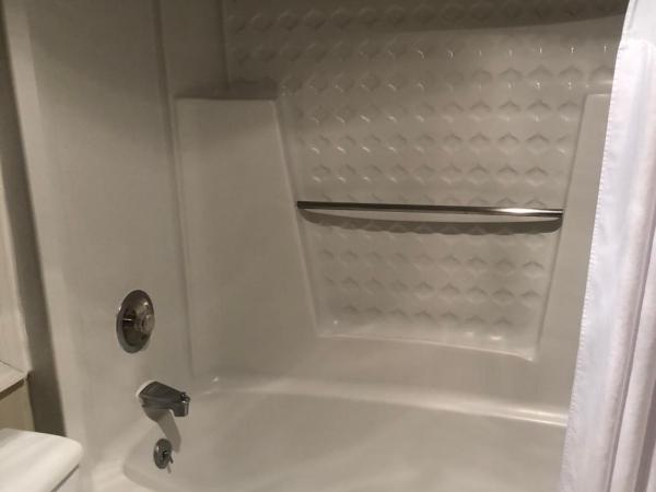 Econo Lodge Metro : photo 6 de la chambre chambre lit king-size