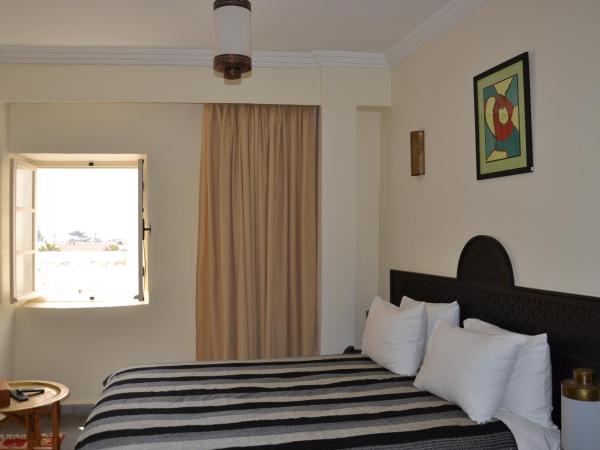 Hotel Riad Ben Atar : photo 1 de la chambre chambre double de luxe avec vue sur la mer