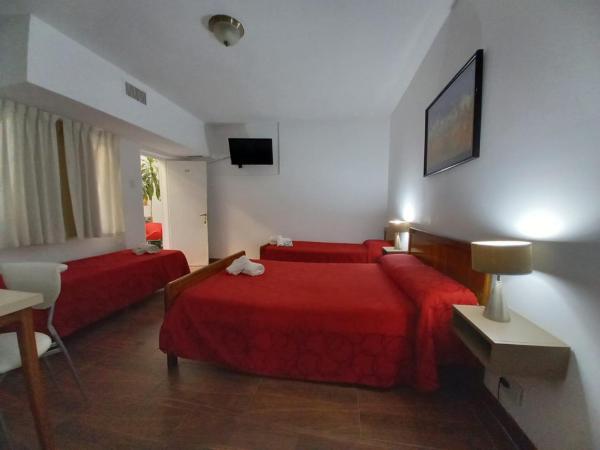 Hotel San Carlos : photo 4 de la chambre chambre quadruple
