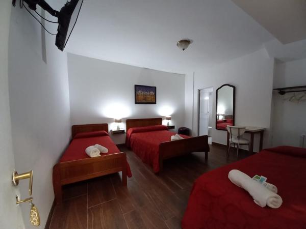 Hotel San Carlos : photo 7 de la chambre chambre quadruple