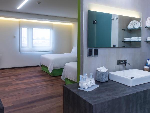 Holiday Inn Express Mexico Aeropuerto, an IHG Hotel : photo 9 de la chambre chambre standard avec 2 lits queen-size