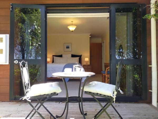 Dangela Boutique Lodge : photo 4 de la chambre chambre lit queen-size - vue sur jardin