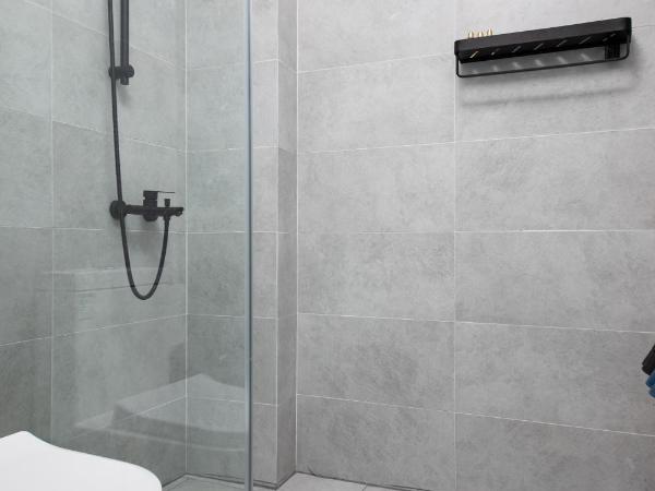 Xi Shan Hotel : photo 6 de la chambre chambre lit queen-size avec baignoire spa