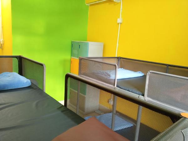 YHA Bradbury Jockey Club Youth Hostel : photo 4 de la chambre 4-person private dormitory with shared bathroom