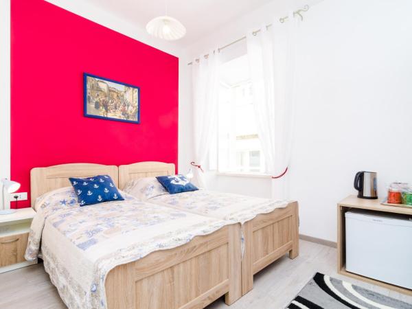 Rooms Tezoro : photo 1 de la chambre chambre triple confort avec vue sur la ville