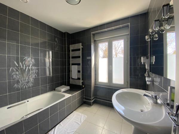 The Originals Boutique, Hôtel Terminus, Bourg-en-Bresse Gare : photo 4 de la chambre chambre triple supérieure