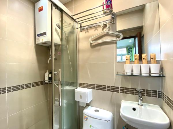 Royal Paris Guest House 皇家巴黎賓館 : photo 3 de la chambre chambre quadruple avec douche