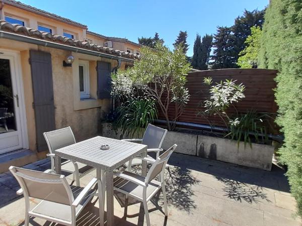 Le Fabian des Baux : photo 3 de la chambre suite junior avec terrasse