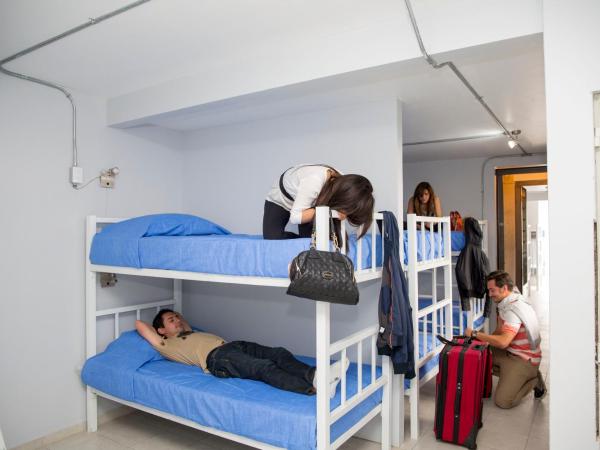 Hostel St Llorenc : photo 1 de la chambre lit superposé dans dortoir mixte