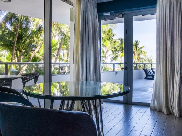 The Sagamore Hotel South Beach : photo 3 de la chambre hébergement sagamore avec terrasse lanai - côté océan