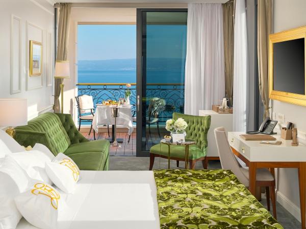 Hotel Villa Harmony : photo 5 de la chambre hébergement lit king-size supérieur en front de mer