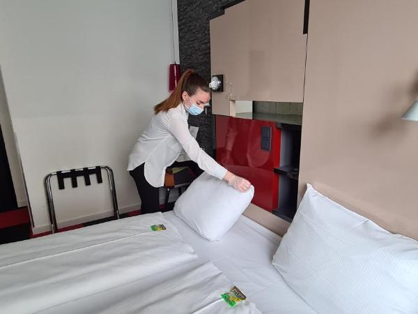 Hotel Cristall - Frankfurt City : photo 2 de la chambre chambre double ou lits jumeaux confort 