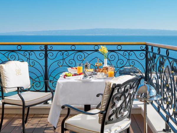 Hotel Villa Harmony : photo 1 de la chambre suite de luxe en front de mer avec jacuzzi extérieur