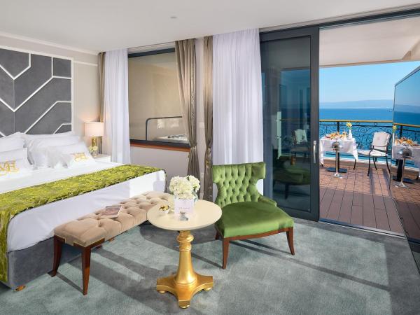 Hotel Villa Harmony : photo 7 de la chambre suite de luxe en front de mer avec jacuzzi extérieur