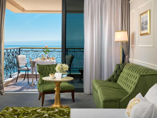 Hotel Villa Harmony : photo 4 de la chambre hébergement lit king-size supérieur en front de mer
